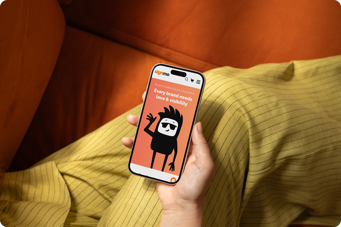 Signmo mobile mockup lifestyle