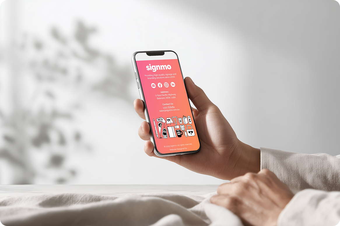 Signmo mobile mockup lifestyle